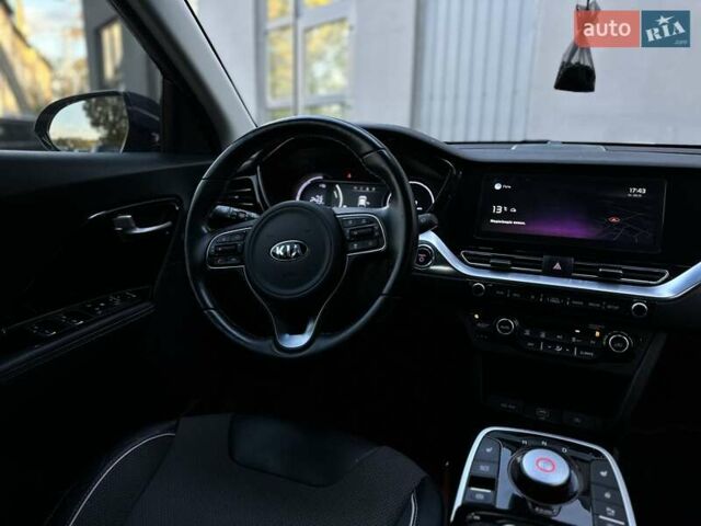 Серый Киа Niro, объемом двигателя 0 л и пробегом 88 тыс. км за 18500 $, фото 24 на Automoto.ua