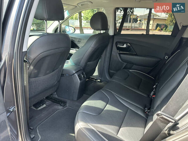 Сірий Кіа Niro, об'ємом двигуна 0 л та пробігом 143 тис. км за 17900 $, фото 33 на Automoto.ua