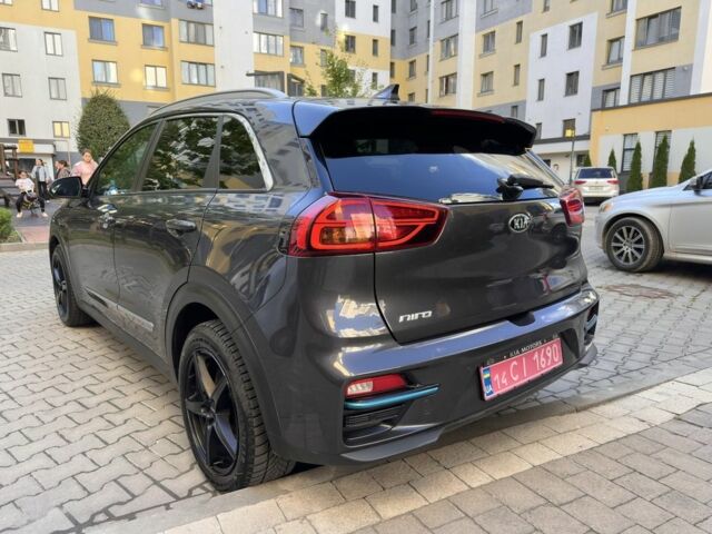 Серый Киа Niro, объемом двигателя 0 л и пробегом 112 тыс. км за 16999 $, фото 6 на Automoto.ua