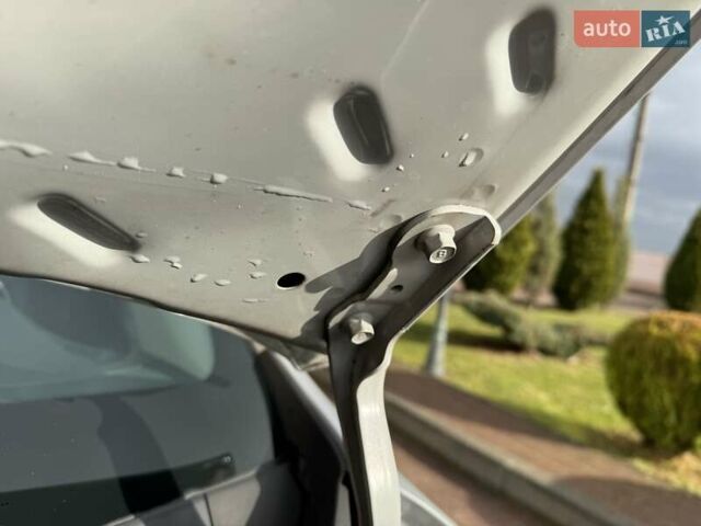 Сірий Кіа Niro, об'ємом двигуна 0 л та пробігом 118 тис. км за 19300 $, фото 138 на Automoto.ua