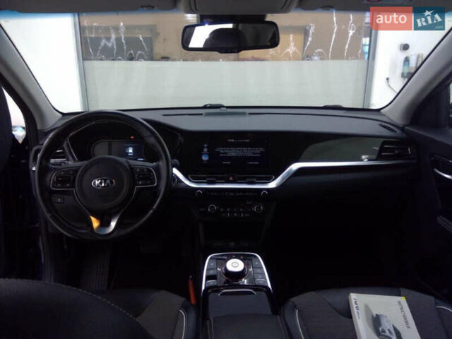 Серый Киа Niro, объемом двигателя 0 л и пробегом 108 тыс. км за 19900 $, фото 9 на Automoto.ua