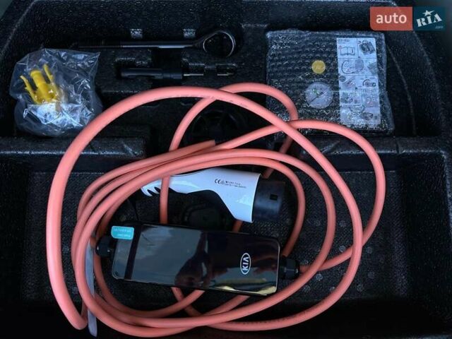 Сірий Кіа Niro, об'ємом двигуна 0 л та пробігом 58 тис. км за 23400 $, фото 87 на Automoto.ua