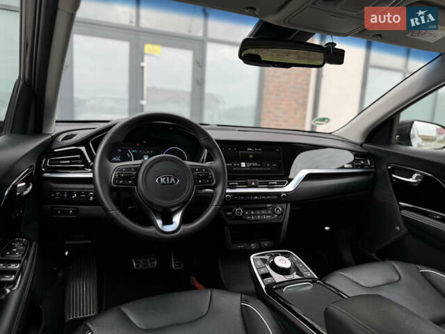 Серый Киа Niro, объемом двигателя 0 л и пробегом 139 тыс. км за 18900 $, фото 53 на Automoto.ua