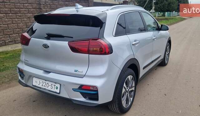 Серый Киа Niro, объемом двигателя 0 л и пробегом 167 тыс. км за 18400 $, фото 10 на Automoto.ua