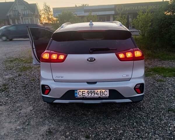 Серый Киа Niro, объемом двигателя 1.58 л и пробегом 53 тыс. км за 18500 $, фото 5 на Automoto.ua
