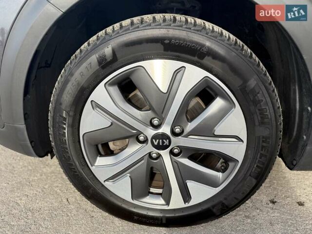 Серый Киа Niro, объемом двигателя 0 л и пробегом 124 тыс. км за 18950 $, фото 22 на Automoto.ua