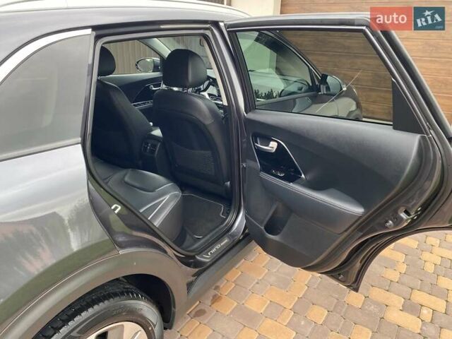 Серый Киа Niro, объемом двигателя 0 л и пробегом 117 тыс. км за 20470 $, фото 31 на Automoto.ua
