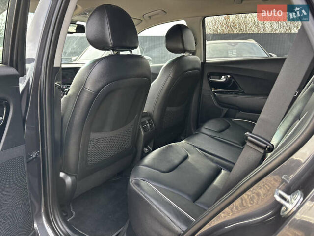 Серый Киа Niro, объемом двигателя 0 л и пробегом 110 тыс. км за 21200 $, фото 40 на Automoto.ua