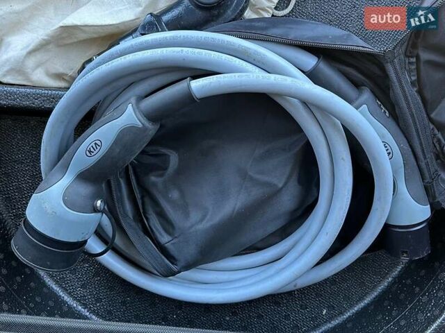 Серый Киа Niro, объемом двигателя 0 л и пробегом 97 тыс. км за 23200 $, фото 67 на Automoto.ua
