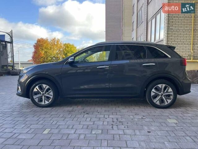 Серый Киа Niro, объемом двигателя 0 л и пробегом 125 тыс. км за 19250 $, фото 4 на Automoto.ua