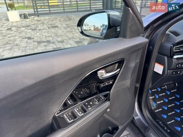 Серый Киа Niro, объемом двигателя 0 л и пробегом 142 тыс. км за 18900 $, фото 14 на Automoto.ua