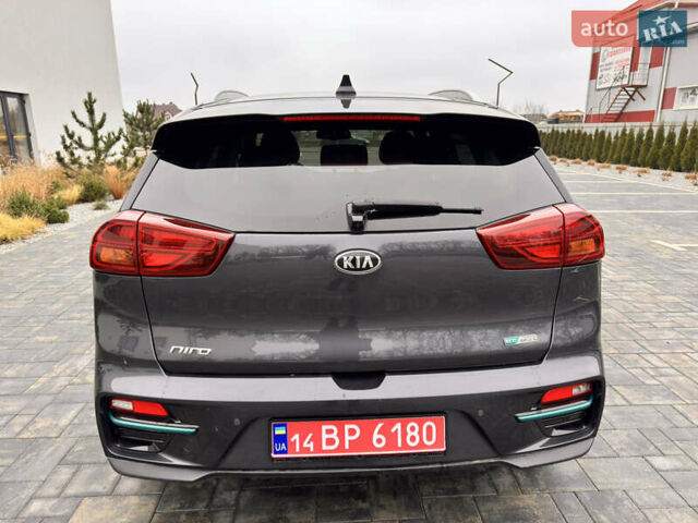 Серый Киа Niro, объемом двигателя 0 л и пробегом 77 тыс. км за 19500 $, фото 4 на Automoto.ua