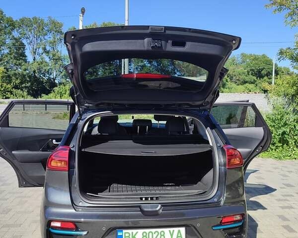 Серый Киа Niro, объемом двигателя 0 л и пробегом 49 тыс. км за 23000 $, фото 48 на Automoto.ua