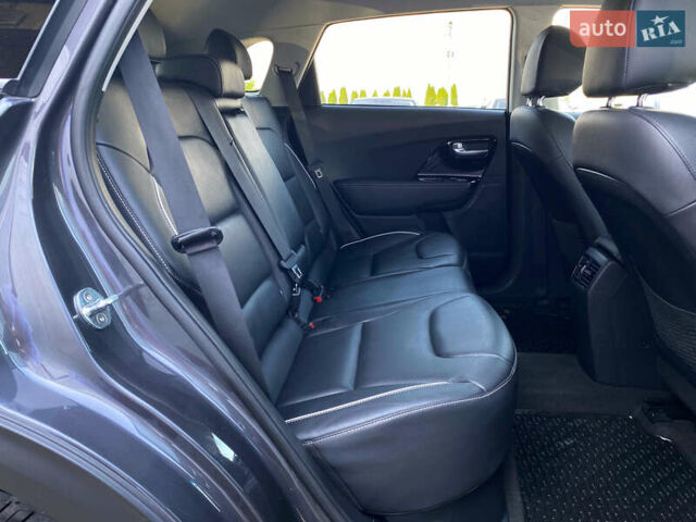 Сірий Кіа Niro, об'ємом двигуна 0 л та пробігом 116 тис. км за 21800 $, фото 104 на Automoto.ua