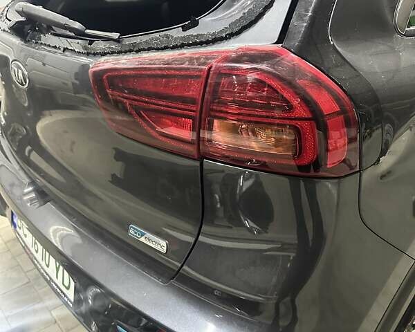 Сірий Кіа Niro, об'ємом двигуна 0 л та пробігом 149 тис. км за 7900 $, фото 9 на Automoto.ua
