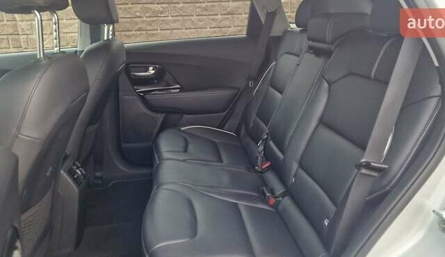 Серый Киа Niro, объемом двигателя 0 л и пробегом 167 тыс. км за 18400 $, фото 27 на Automoto.ua
