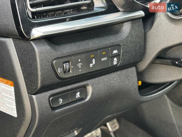 Серый Киа Niro, объемом двигателя 0 л и пробегом 110 тыс. км за 21200 $, фото 26 на Automoto.ua