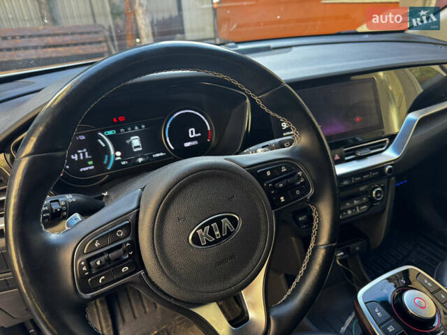 Сірий Кіа Niro, об'ємом двигуна 0 л та пробігом 120 тис. км за 22200 $, фото 24 на Automoto.ua