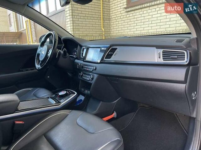 Серый Киа Niro, объемом двигателя 0 л и пробегом 125 тыс. км за 19250 $, фото 38 на Automoto.ua