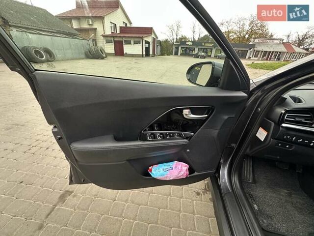 Серый Киа Niro, объемом двигателя 0 л и пробегом 117 тыс. км за 19700 $, фото 14 на Automoto.ua