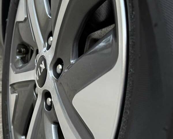 Киа Niro 2020 в Львове на Automoto.ua Серый Киа Niro, объемом двигателя 0 л и пробегом 136 тыс. км за 17950 $, фото 20 на Automoto.ua