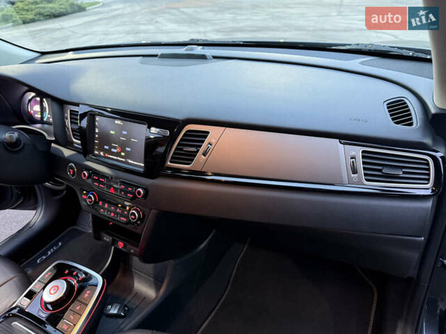 Серый Киа Niro, объемом двигателя 0 л и пробегом 165 тыс. км за 18000 $, фото 85 на Automoto.ua