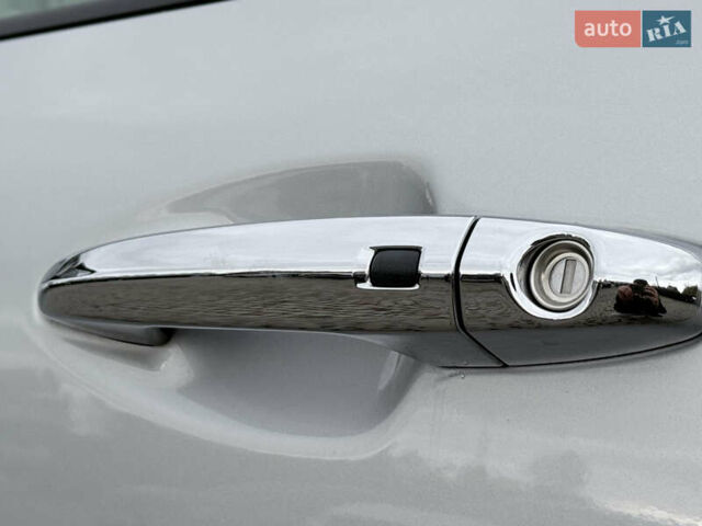 Серый Киа Niro, объемом двигателя 0 л и пробегом 126 тыс. км за 21500 $, фото 9 на Automoto.ua