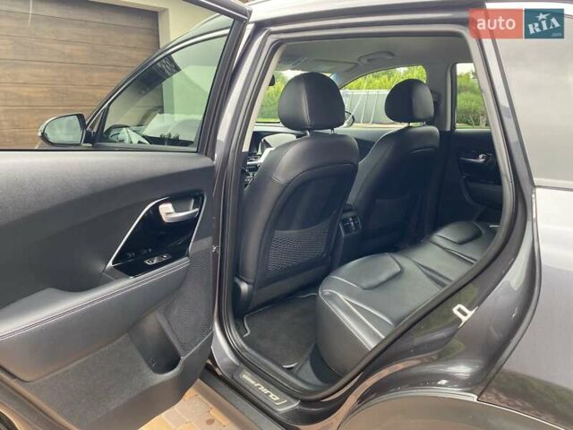 Серый Киа Niro, объемом двигателя 0 л и пробегом 117 тыс. км за 20470 $, фото 35 на Automoto.ua