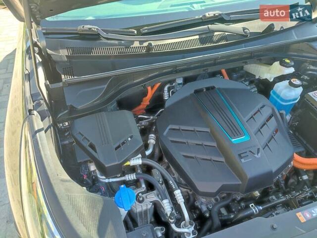 Серый Киа Niro, объемом двигателя 0 л и пробегом 49 тыс. км за 23000 $, фото 30 на Automoto.ua