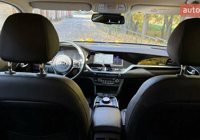 Сірий Кіа Niro, об'ємом двигуна 0 л та пробігом 115 тис. км за 21913 $, фото 13 на Automoto.ua