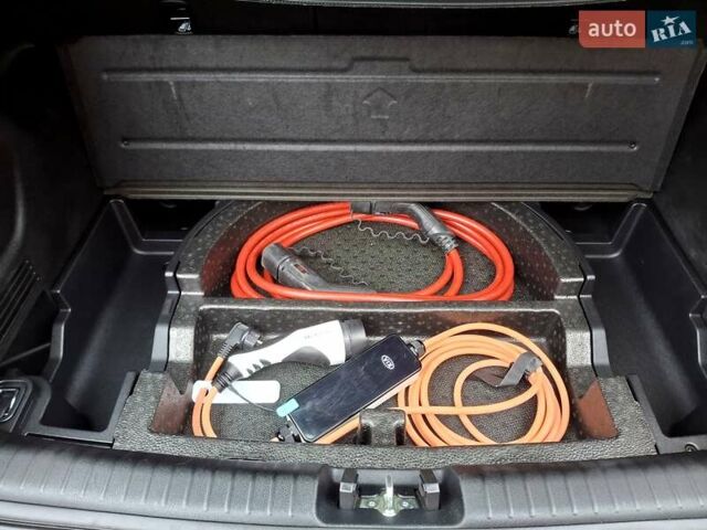 Серый Киа Niro, объемом двигателя 0 л и пробегом 115 тыс. км за 20300 $, фото 29 на Automoto.ua
