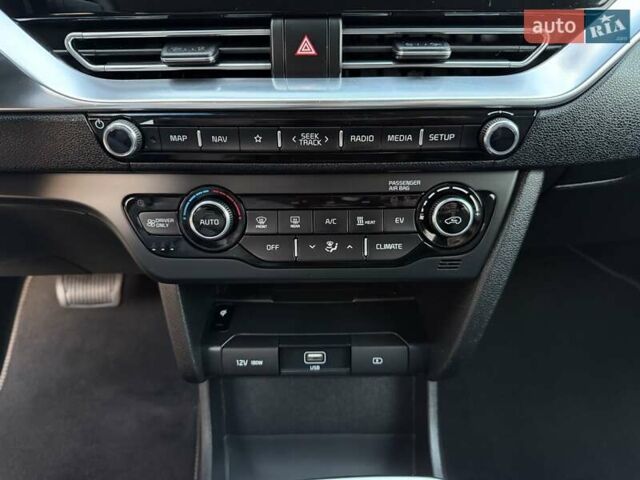 Сірий Кіа Niro, об'ємом двигуна 0 л та пробігом 118 тис. км за 20499 $, фото 55 на Automoto.ua