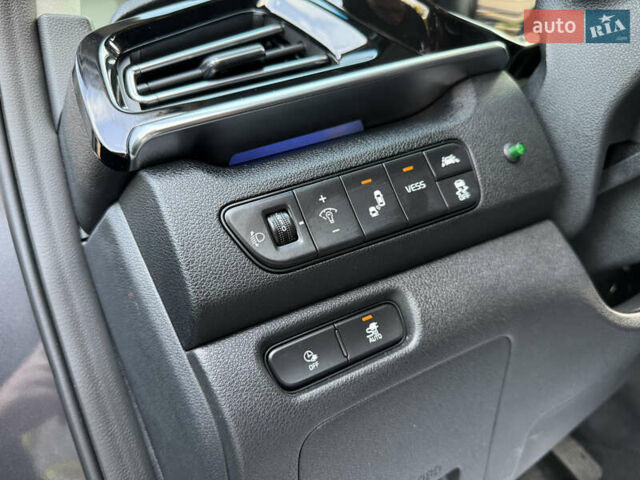 Сірий Кіа Niro, об'ємом двигуна 0 л та пробігом 70 тис. км за 19999 $, фото 51 на Automoto.ua