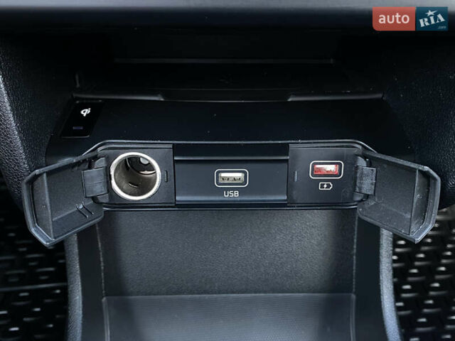 Сірий Кіа Niro, об'ємом двигуна 0 л та пробігом 116 тис. км за 21800 $, фото 71 на Automoto.ua