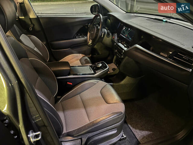 Серый Киа Niro, объемом двигателя 0 л и пробегом 116 тыс. км за 17999 $, фото 16 на Automoto.ua