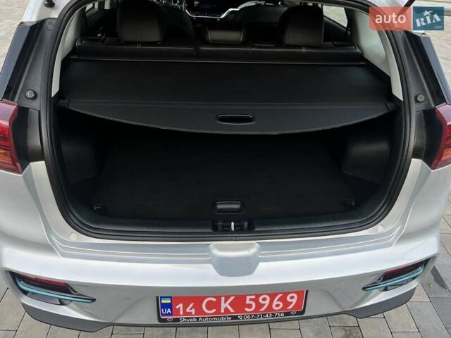 Серый Киа Niro, объемом двигателя 0 л и пробегом 72 тыс. км за 19750 $, фото 61 на Automoto.ua