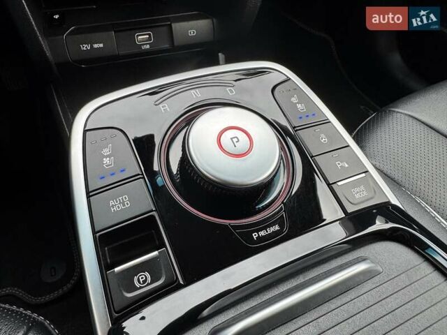 Сірий Кіа Niro, об'ємом двигуна 0 л та пробігом 118 тис. км за 19300 $, фото 102 на Automoto.ua