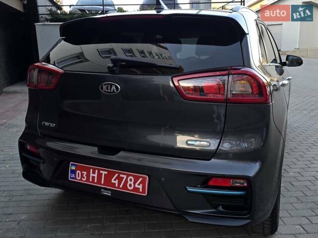 Серый Киа Niro, объемом двигателя 0 л и пробегом 144 тыс. км за 17250 $, фото 7 на Automoto.ua