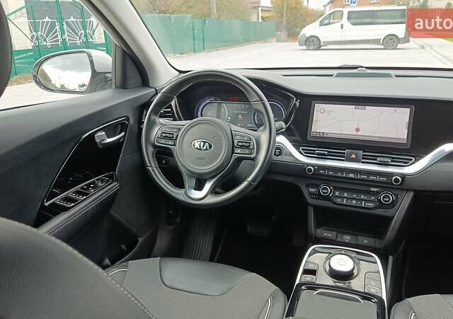 Серый Киа Niro, объемом двигателя 0 л и пробегом 82 тыс. км за 19500 $, фото 23 на Automoto.ua