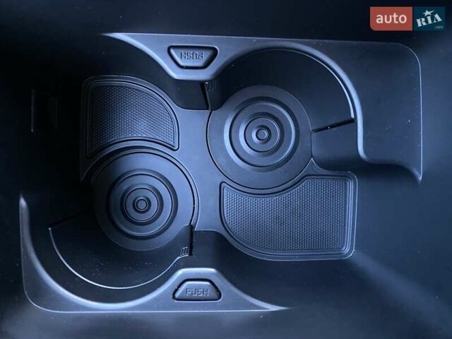 Киа Niro 2020 в Львове на Automoto.ua Серый Киа Niro, объемом двигателя 0 л и пробегом 101 тыс. км за 20300 $, фото 50 на Automoto.ua