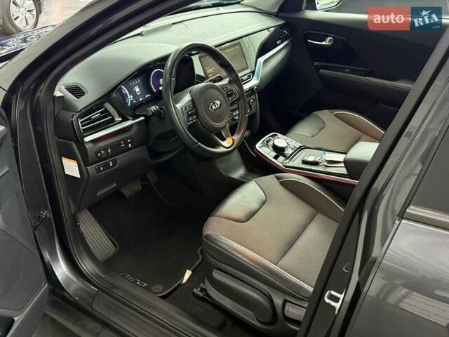 Сірий Кіа Niro, об'ємом двигуна 0 л та пробігом 114 тис. км за 18329 $, фото 14 на Automoto.ua