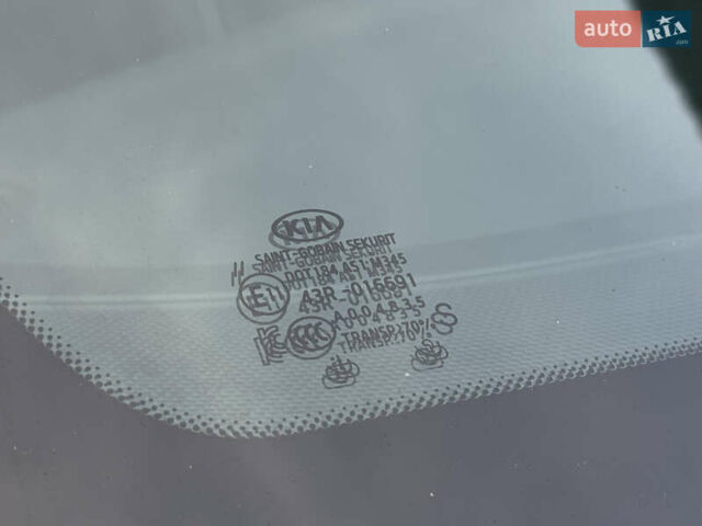 Серый Киа Niro, объемом двигателя 0 л и пробегом 156 тыс. км за 18500 $, фото 46 на Automoto.ua