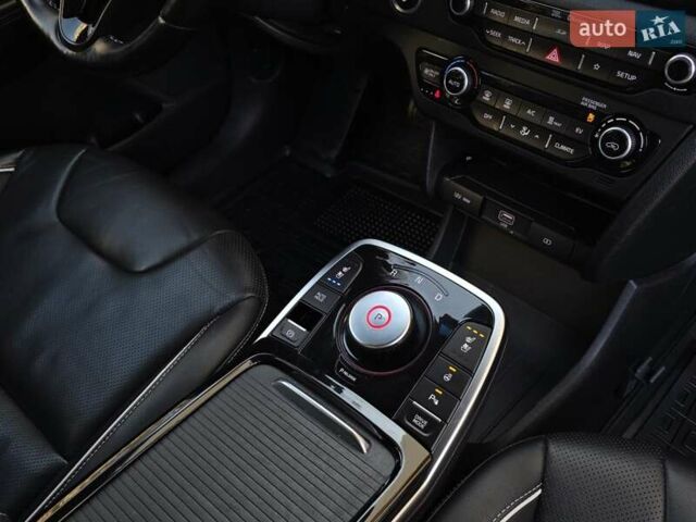 Серый Киа Niro, объемом двигателя 0 л и пробегом 144 тыс. км за 17250 $, фото 35 на Automoto.ua