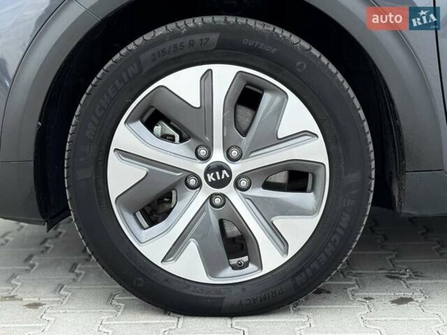Серый Киа Niro, объемом двигателя 0 л и пробегом 150 тыс. км за 18500 $, фото 27 на Automoto.ua