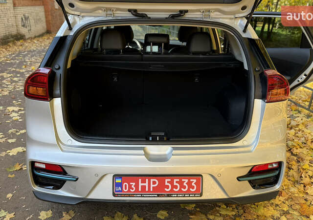 Сірий Кіа Niro, об'ємом двигуна 0 л та пробігом 115 тис. км за 21913 $, фото 20 на Automoto.ua