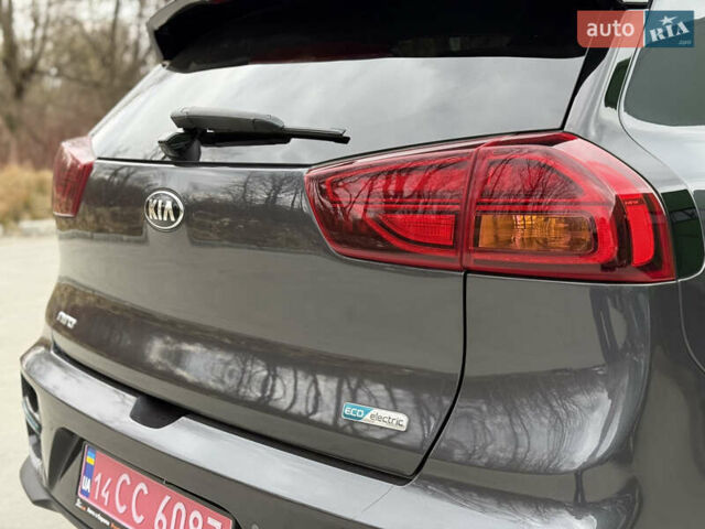 Серый Киа Niro, объемом двигателя 0 л и пробегом 120 тыс. км за 19750 $, фото 12 на Automoto.ua