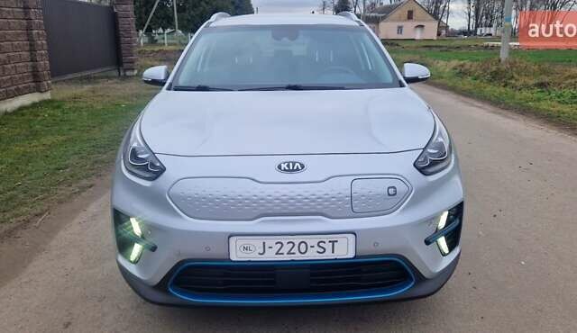 Серый Киа Niro, объемом двигателя 0 л и пробегом 167 тыс. км за 18400 $, фото 1 на Automoto.ua