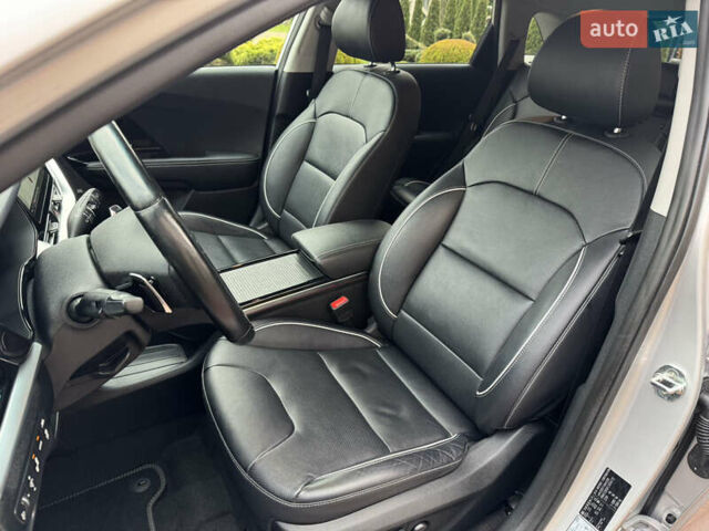 Серый Киа Niro, объемом двигателя 0 л и пробегом 118 тыс. км за 19350 $, фото 70 на Automoto.ua