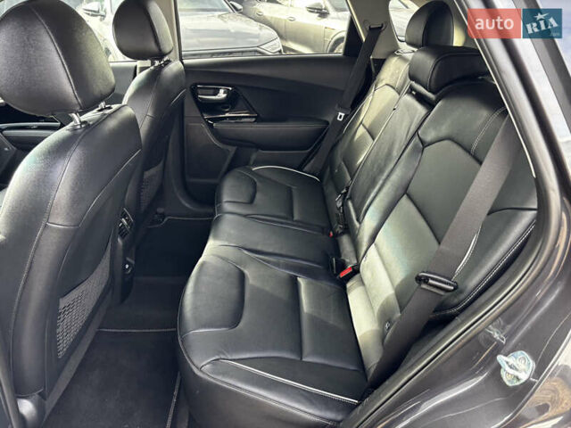 Серый Киа Niro, объемом двигателя 0 л и пробегом 110 тыс. км за 21200 $, фото 44 на Automoto.ua