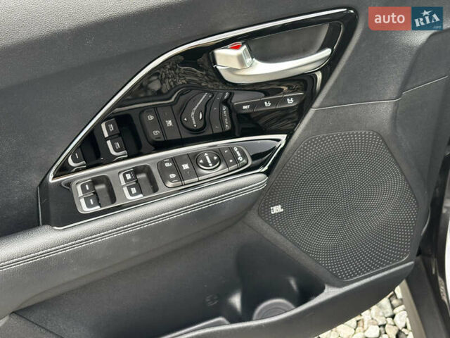 Серый Киа Niro, объемом двигателя 0 л и пробегом 112 тыс. км за 20800 $, фото 23 на Automoto.ua
